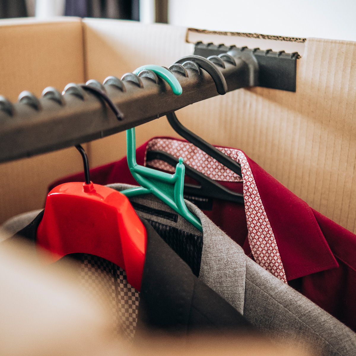 Wardrobe cartons (inc hanging rail) - Image 3